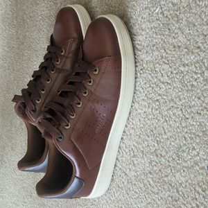 Tommy Hilfiger Liston lace-up sneaker with a padded tongue and collar. Size 11